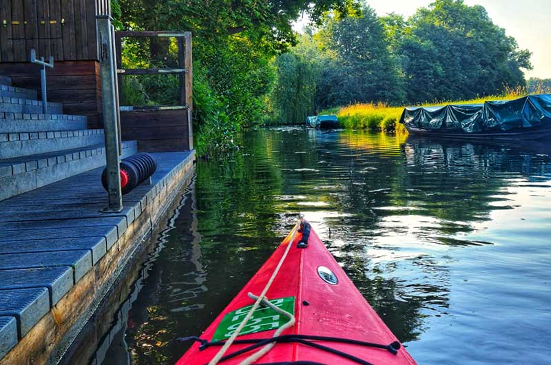 Kanu am Bootshaus am Leineweber