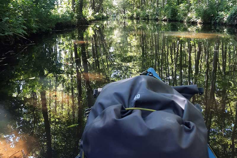 Paddelboot mit Packtasche