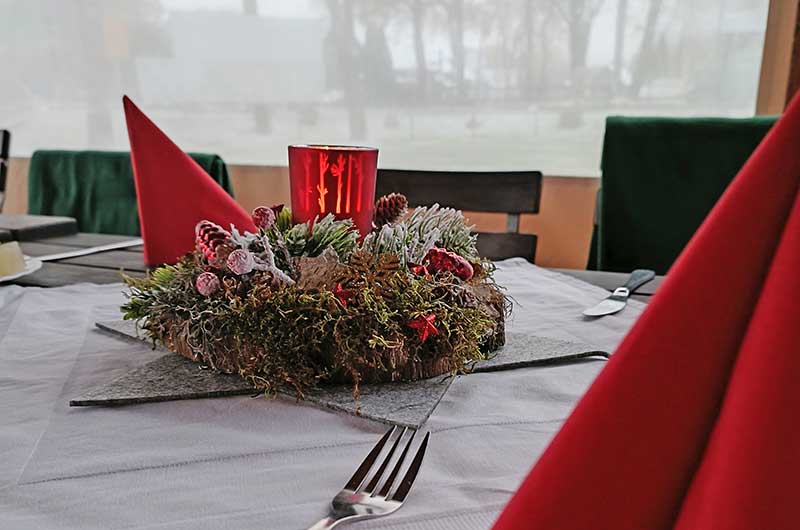 mariniertes Fleisch im Tontopf